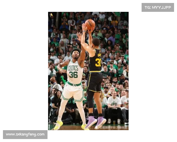 NBA总决赛:库里单场7三分狂砍43分 金州勇士扳平总比分 NBA总决赛:库里单场7三分狂砍43分 金州勇士扳平总比分